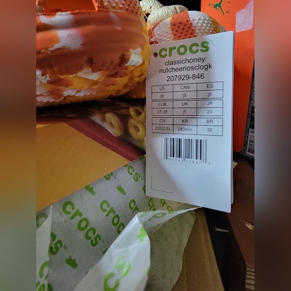 Cheerio Crocs - Picture 4 of 4